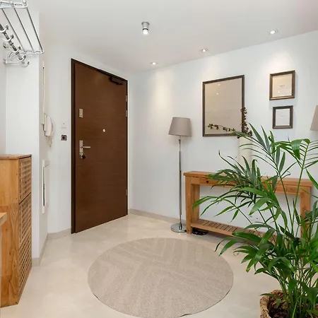 Sea Towers Luxury With Parking & Balcony Near The Bay By Renters Prestige グディニャ