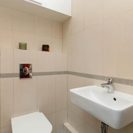 Sea Towers Luxury With Parking & Balcony Near The Bay By Renters Prestige Apartman *