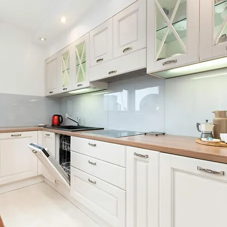 Sea Towers Luxury With Parking & Balcony Near The Bay By Renters Prestige