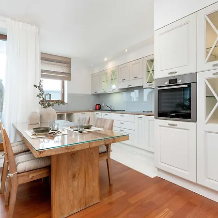 Sea Towers Luxury With Parking & Balcony Near The Bay By Renters Prestige Apartman *